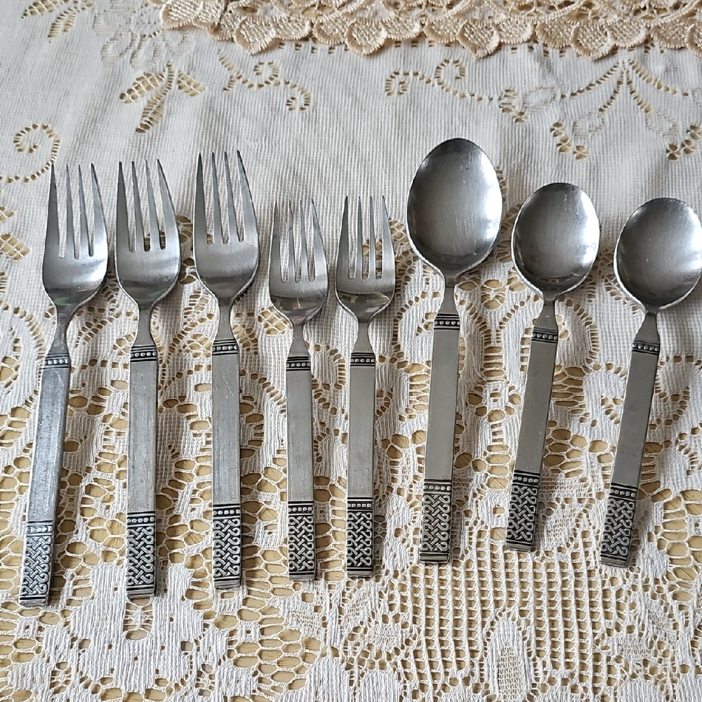 Vintage Set Of 8 MSI Japan Danika Stainless Flatware Celtic Knot